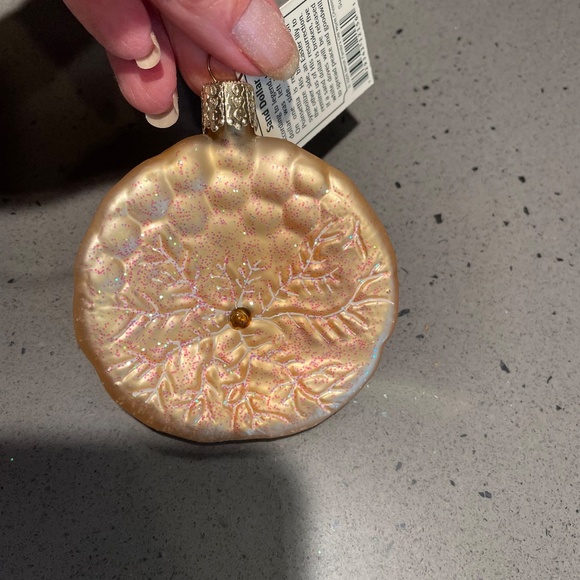 Vintage Merck Family's Old World sand dollar glass ornament - Picture 5 of 6